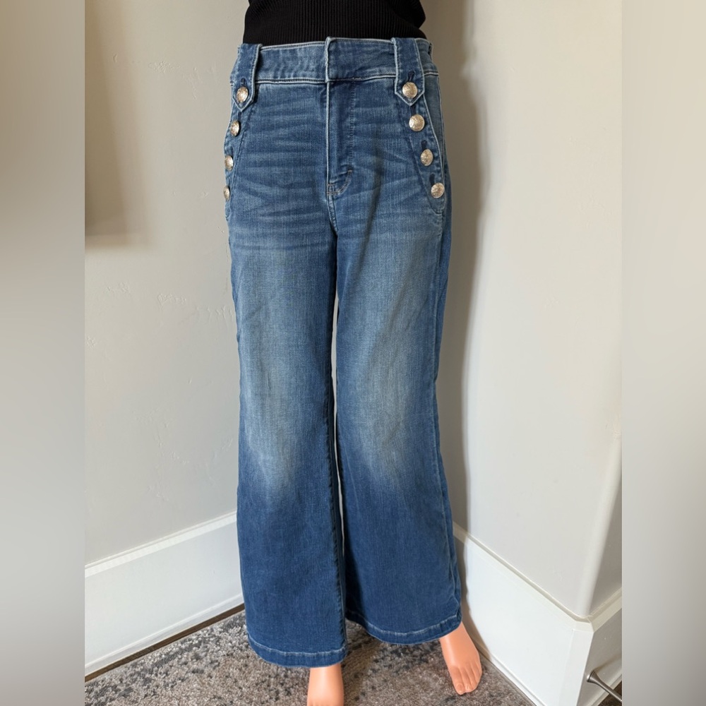 New Stylish Wide-Leg Denim Jeans with Button Details! - Picture 4 of 13